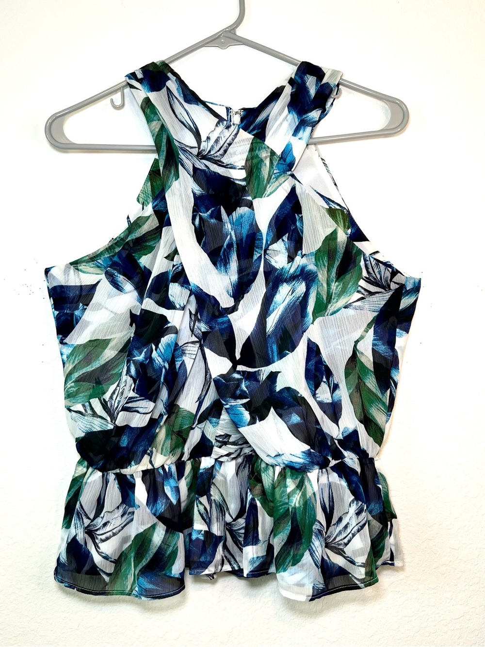 White House Black Market Floral Sleeveless Blouse Cinched waist  & V neck Blouse
